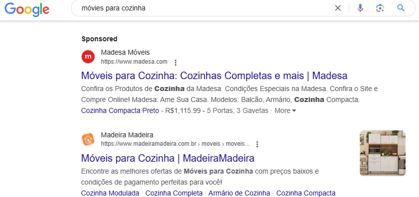 Print de uma página de resultados do Google, mostrando os resultados patrocinados para móveis de cozinha